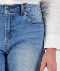 Swanndri Womens Pacific Ave Denim Shorts -Fishing Elegant store ss213251w pacific ave short lblue om 04 detail jpg 1 web